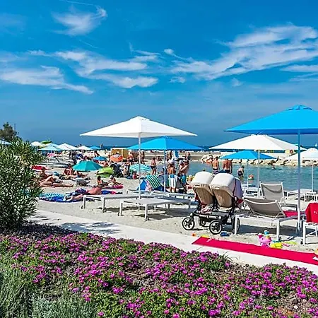 Adria Hotel *